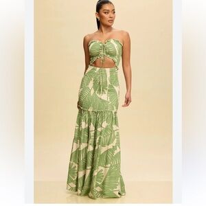 Green and white maxi dress Strapless or halter top with ruched vibe size small